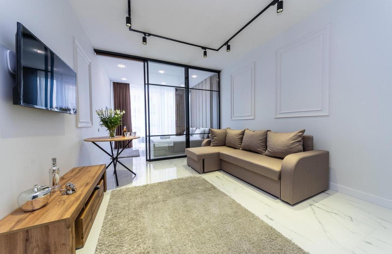Fashionable Apartments. Smartplaza Metro Minskaya. Obolon Київ Екстер'єр фото