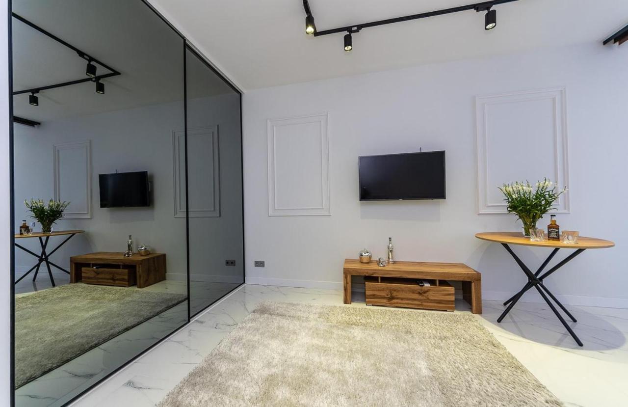 Fashionable Apartments. Smartplaza Metro Minskaya. Obolon Київ Екстер'єр фото